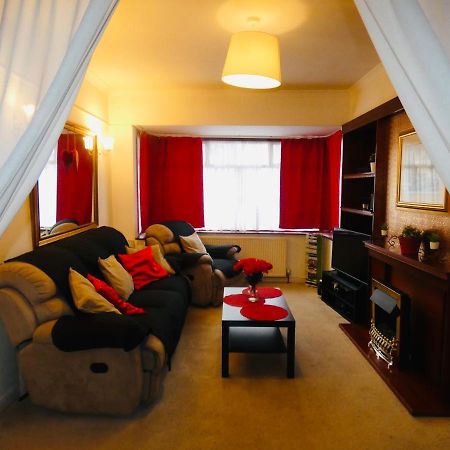 Spacious 3 Bed House With Parking & Good Transport South Norwood Екстер'єр фото