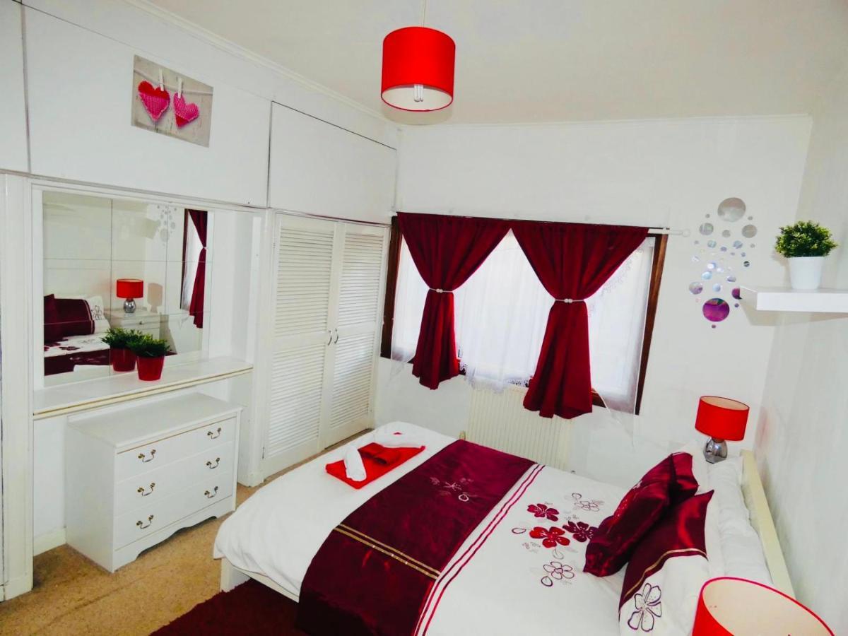 Spacious 3 Bed House With Parking & Good Transport South Norwood Екстер'єр фото