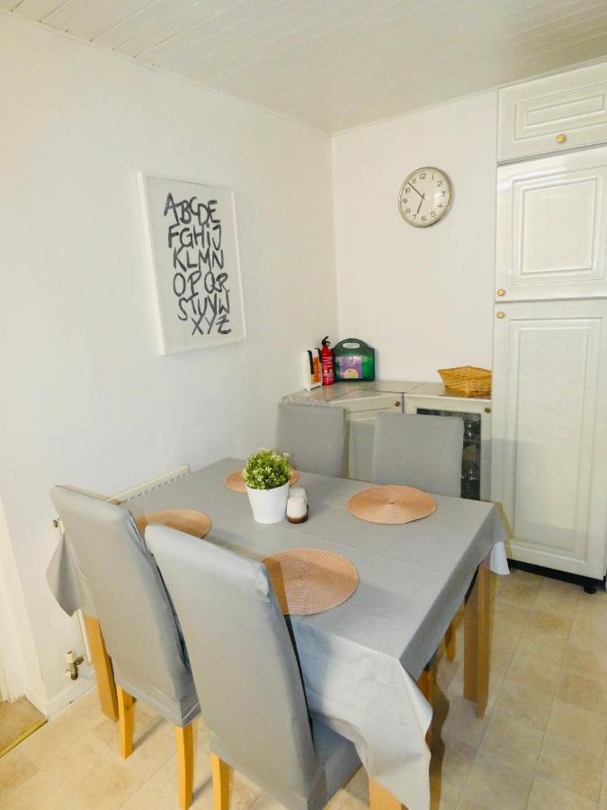 Spacious 3 Bed House With Parking & Good Transport South Norwood Екстер'єр фото