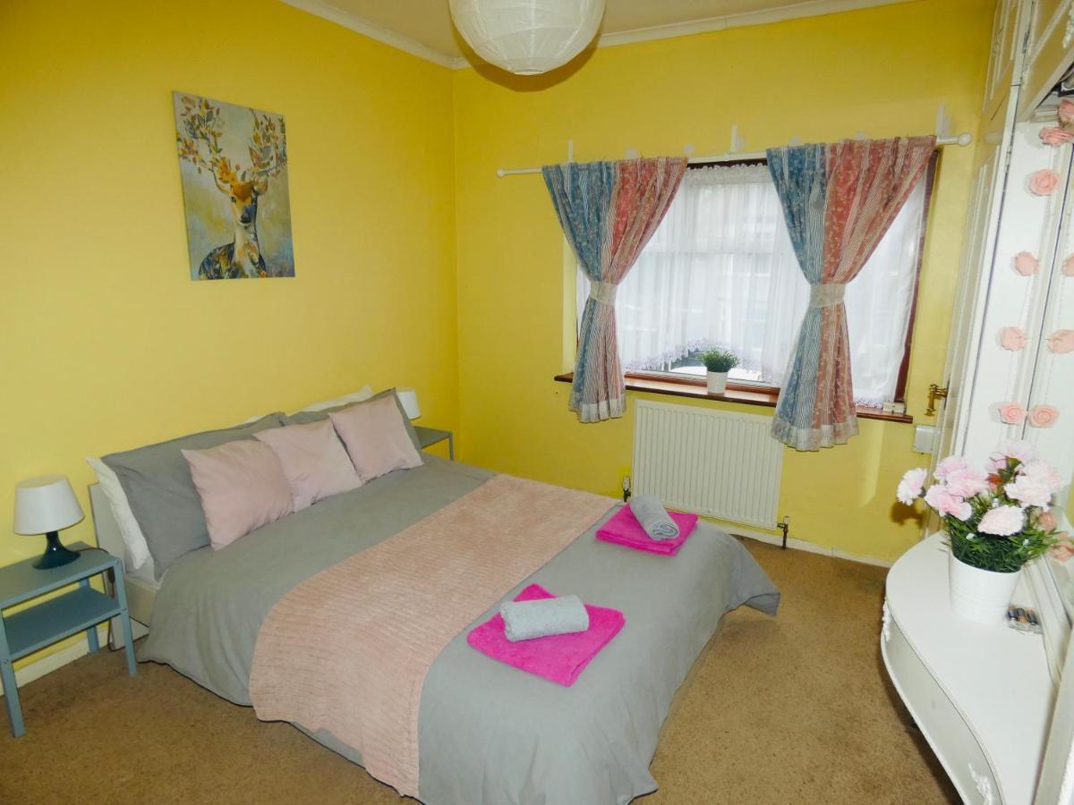 Spacious 3 Bed House With Parking & Good Transport South Norwood Екстер'єр фото