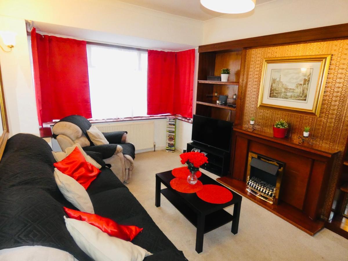 Spacious 3 Bed House With Parking & Good Transport South Norwood Екстер'єр фото