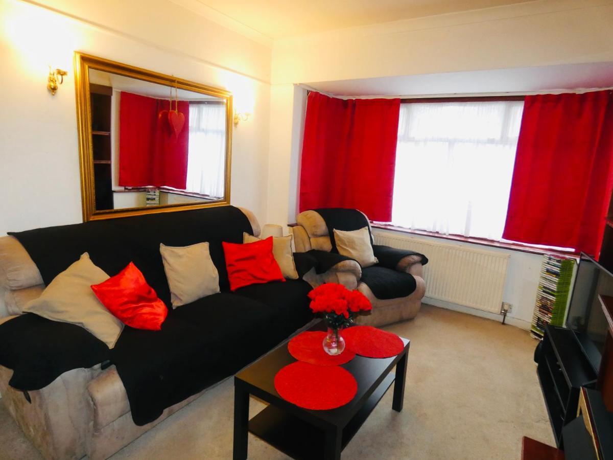 Spacious 3 Bed House With Parking & Good Transport South Norwood Екстер'єр фото
